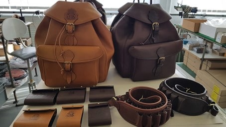 Sacs à dos et cartouchières Lebeau-Courally dans l’atelier de production. Photo © Pierre d’Ornano / Aeternus.fr